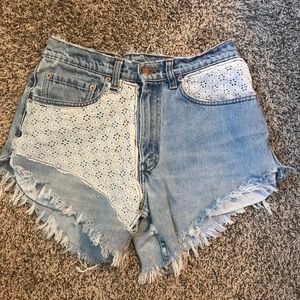 Cut off Levi shorts